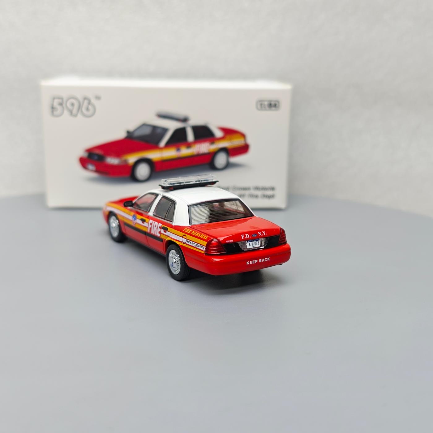 596 1:64 Ford Crown Victoria H - Kids Toys Victoria のレビューと価格