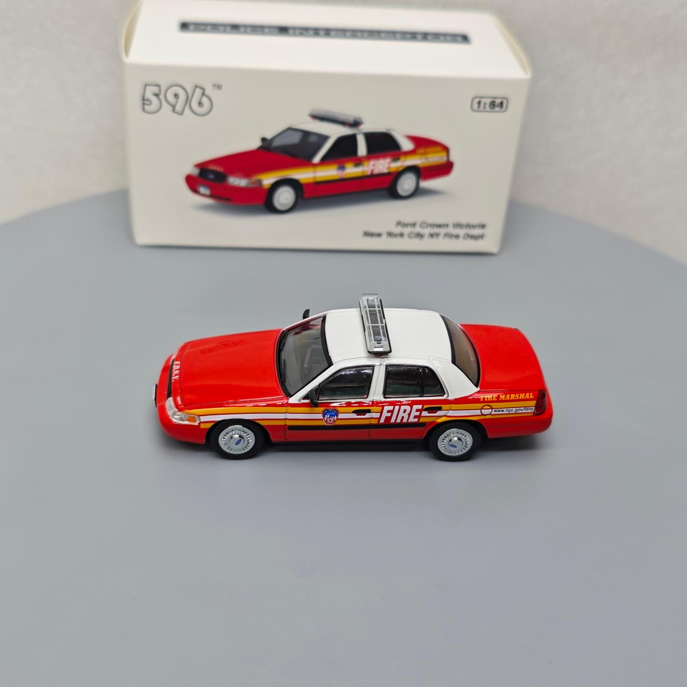 596 1:64 Ford Crown Victoria H - Kids Toys Victoria のレビューと価格